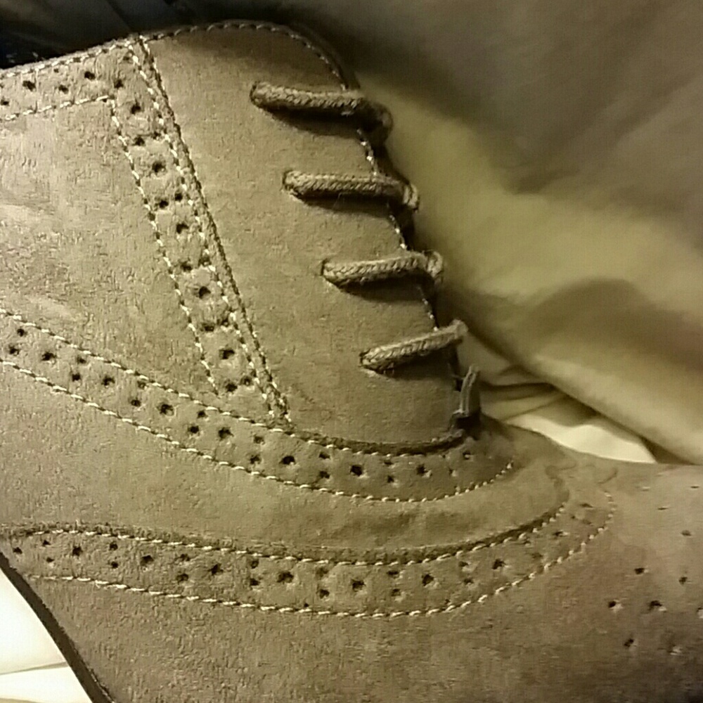 Shoes - Picture 3 of 6